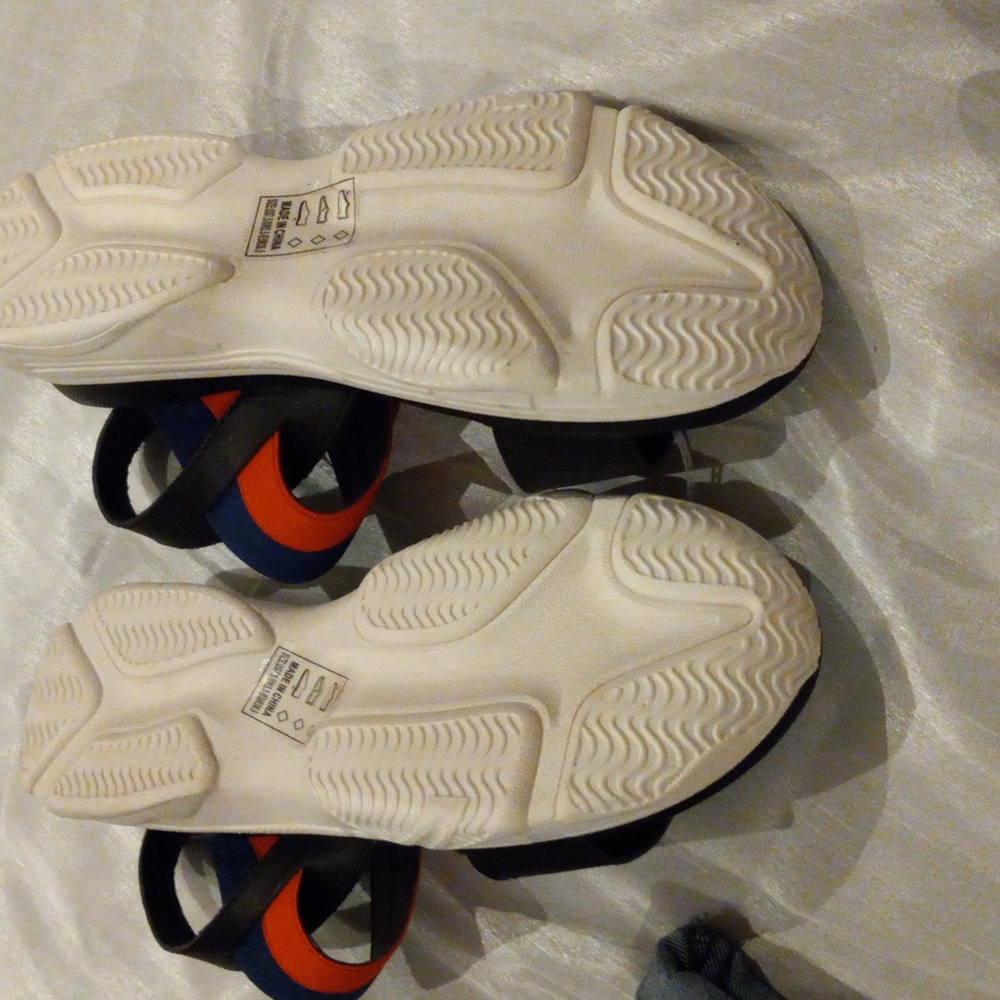 Sandals - Picture 2 of 3